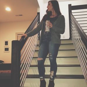 Meet your Posher, Caitlin